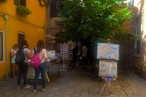 Esterni della libreria Acqua Alta
